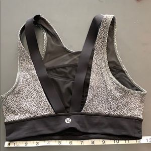 Lululemon Run the Day High Neck Sports Bra Size 8